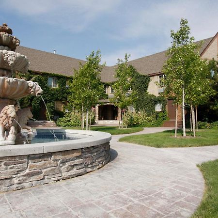 Black Swan Inn Luxurious Theme Rooms Поукателоу Екстериор снимка