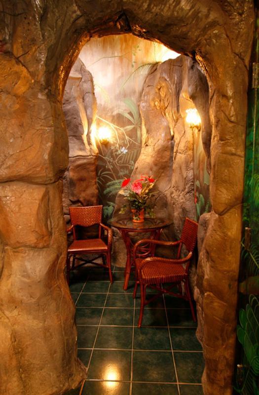 Black Swan Inn Luxurious Theme Rooms Поукателоу Стая снимка