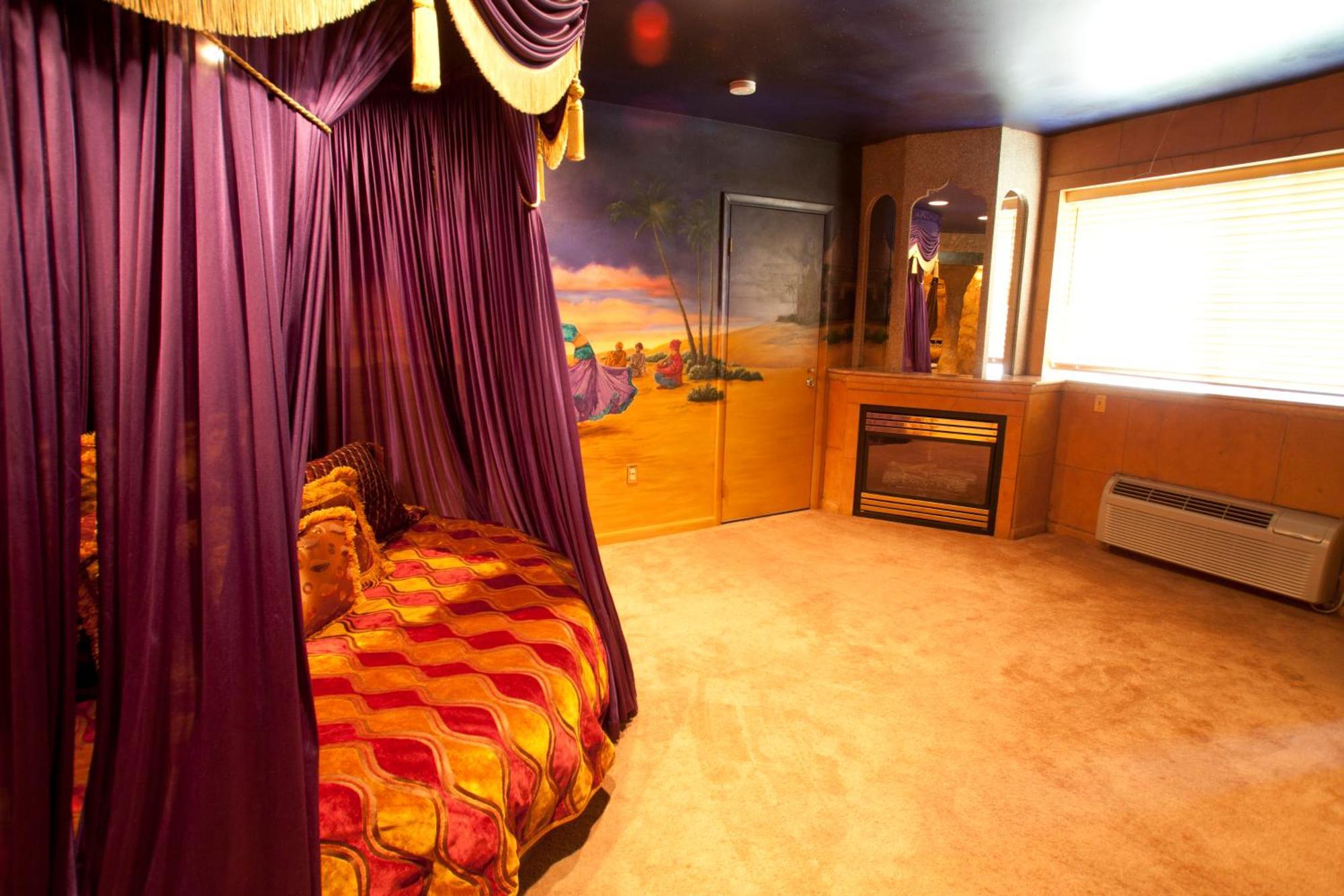 Black Swan Inn Luxurious Theme Rooms Поукателоу Стая снимка