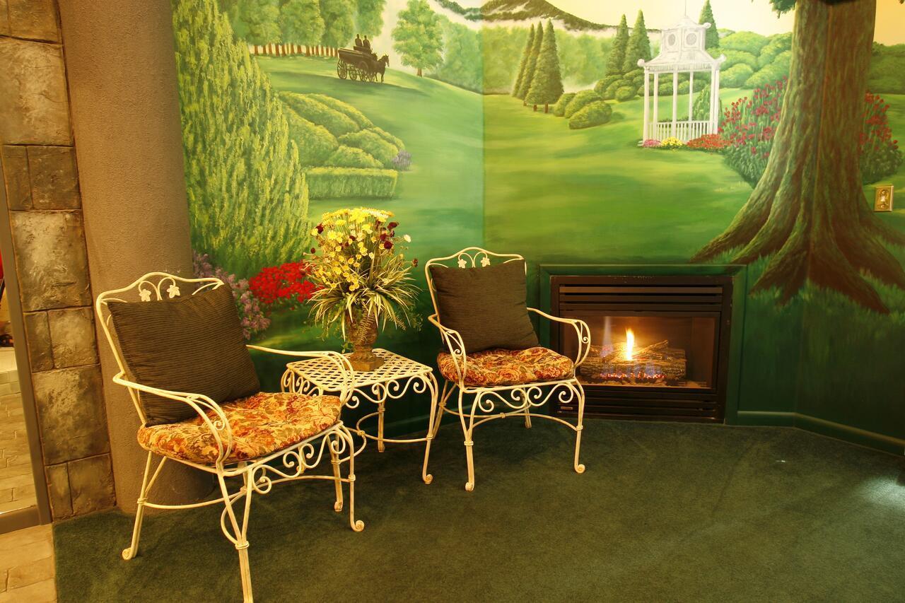 Black Swan Inn Luxurious Theme Rooms Поукателоу Екстериор снимка
