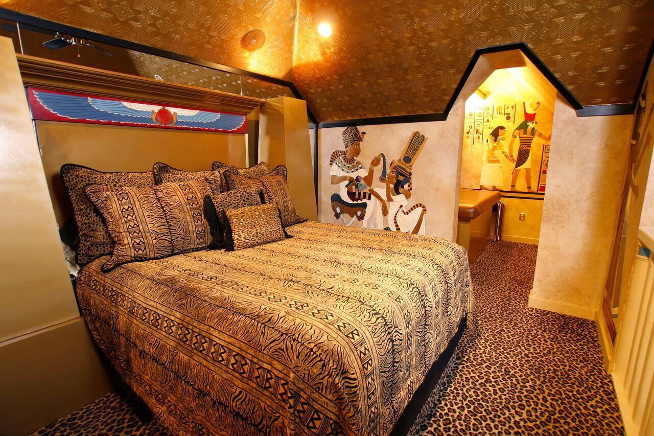 Black Swan Inn Luxurious Theme Rooms Поукателоу Екстериор снимка