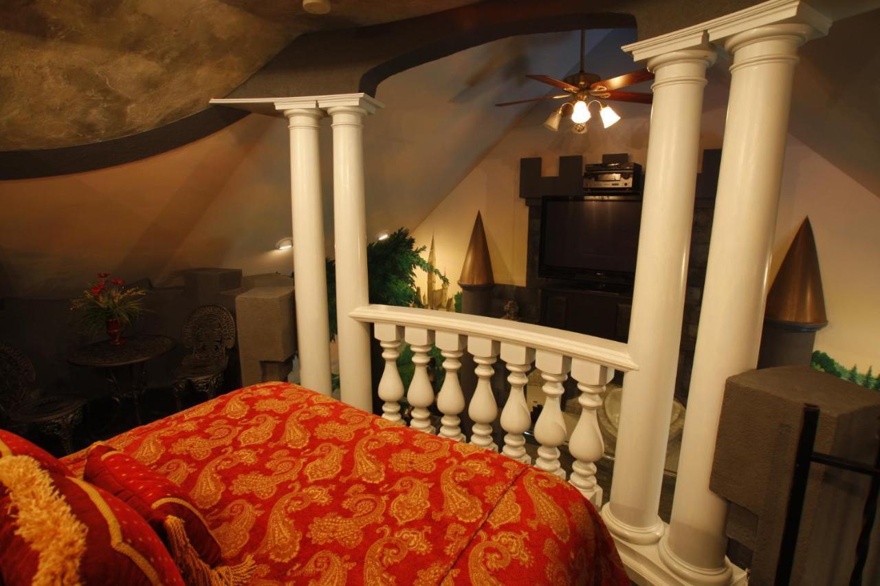 Black Swan Inn Luxurious Theme Rooms Поукателоу Екстериор снимка