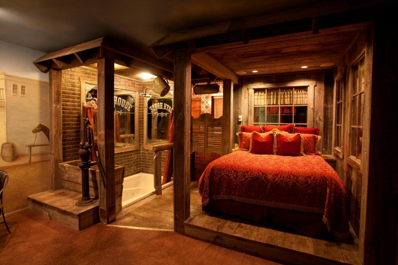Black Swan Inn Luxurious Theme Rooms Поукателоу Екстериор снимка