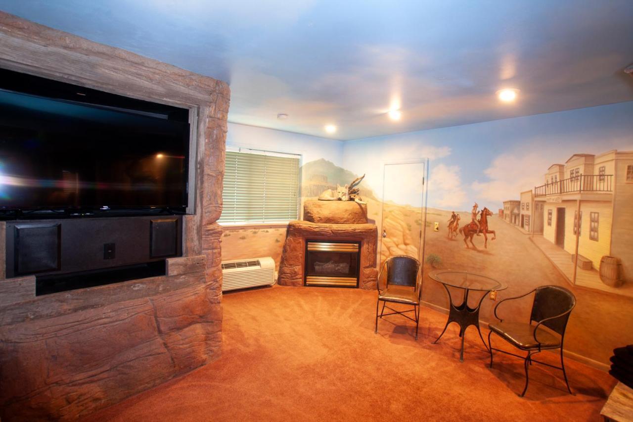 Black Swan Inn Luxurious Theme Rooms Поукателоу Екстериор снимка