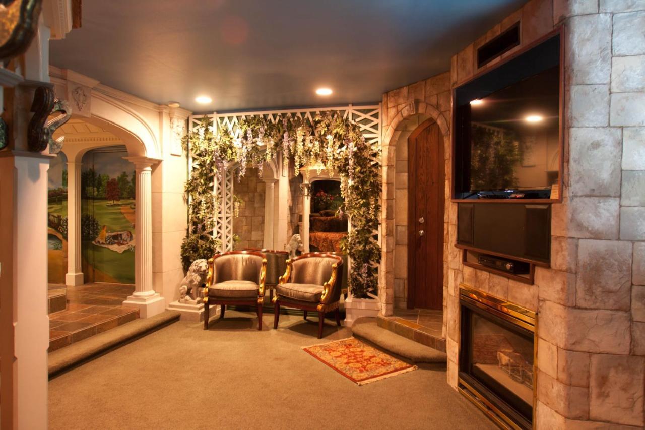 Black Swan Inn Luxurious Theme Rooms Поукателоу Екстериор снимка