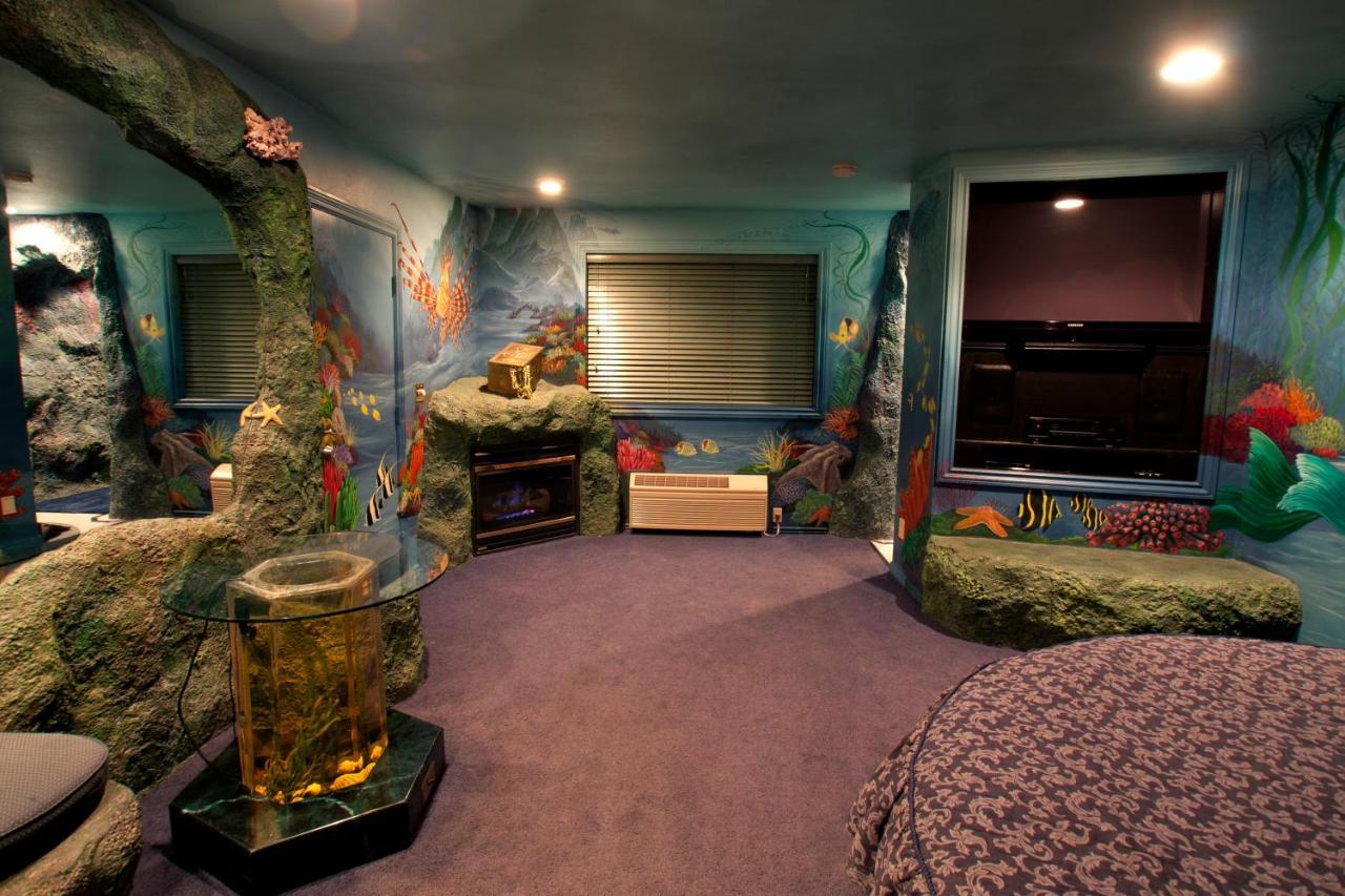 Black Swan Inn Luxurious Theme Rooms Поукателоу Екстериор снимка