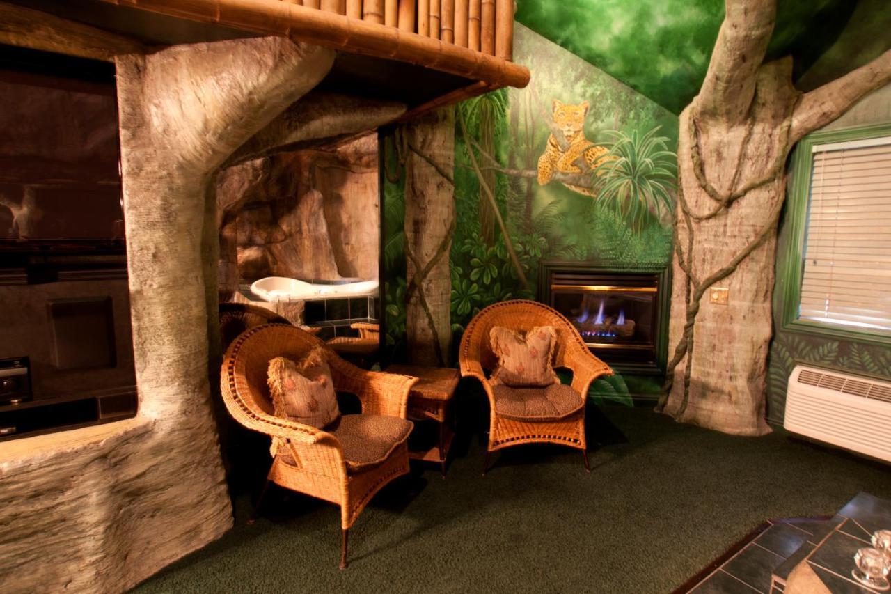 Black Swan Inn Luxurious Theme Rooms Поукателоу Екстериор снимка