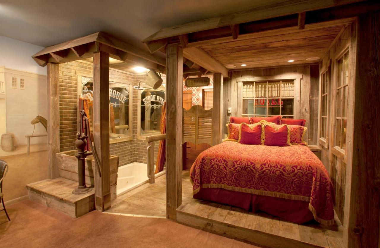 Black Swan Inn Luxurious Theme Rooms Поукателоу Екстериор снимка