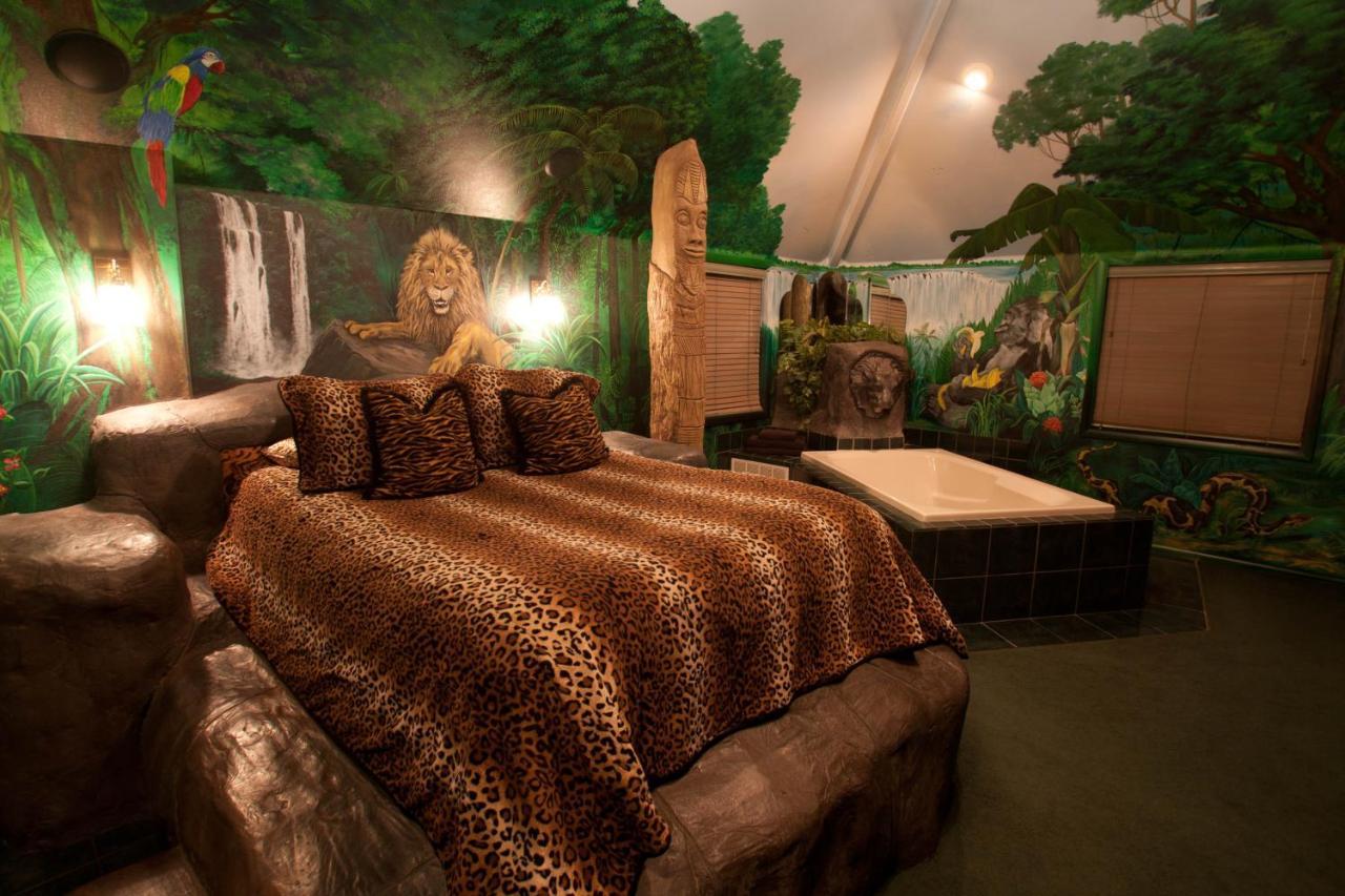 Black Swan Inn Luxurious Theme Rooms Поукателоу Екстериор снимка