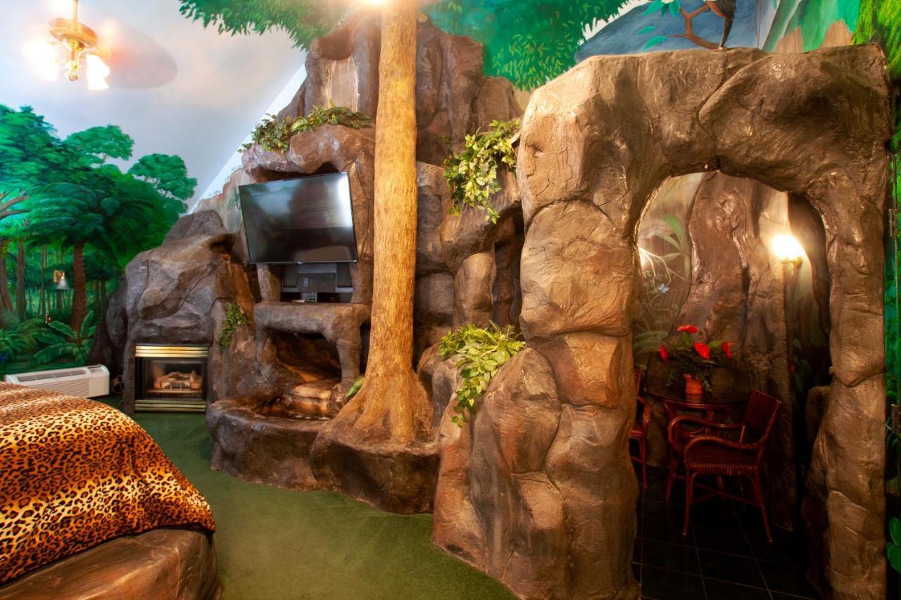 Black Swan Inn Luxurious Theme Rooms Поукателоу Екстериор снимка