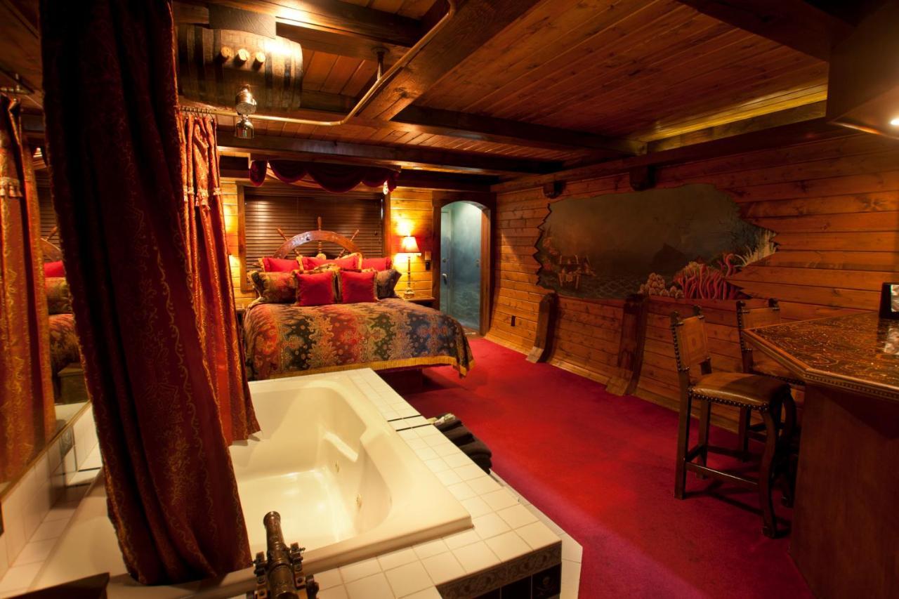 Black Swan Inn Luxurious Theme Rooms Поукателоу Екстериор снимка