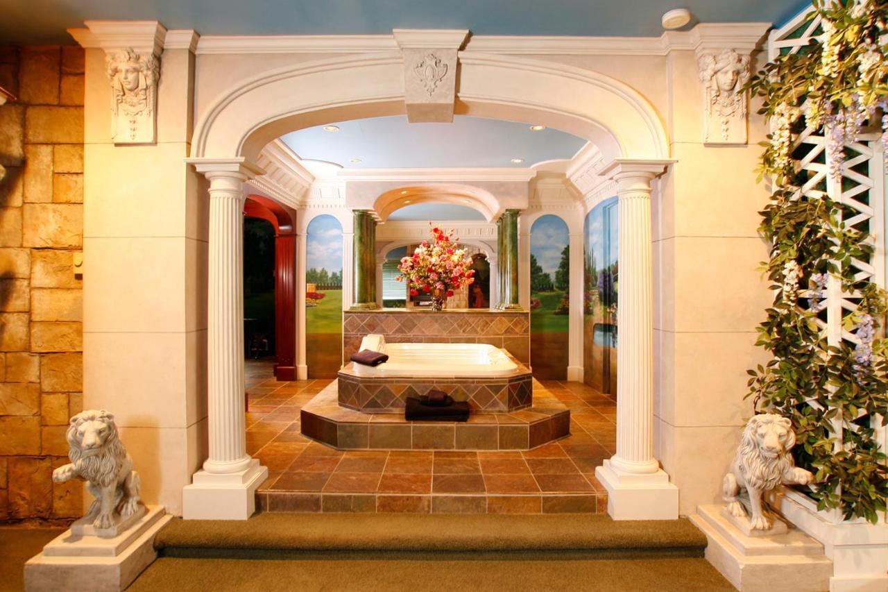 Black Swan Inn Luxurious Theme Rooms Поукателоу Екстериор снимка