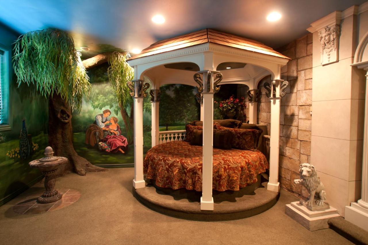 Black Swan Inn Luxurious Theme Rooms Поукателоу Екстериор снимка