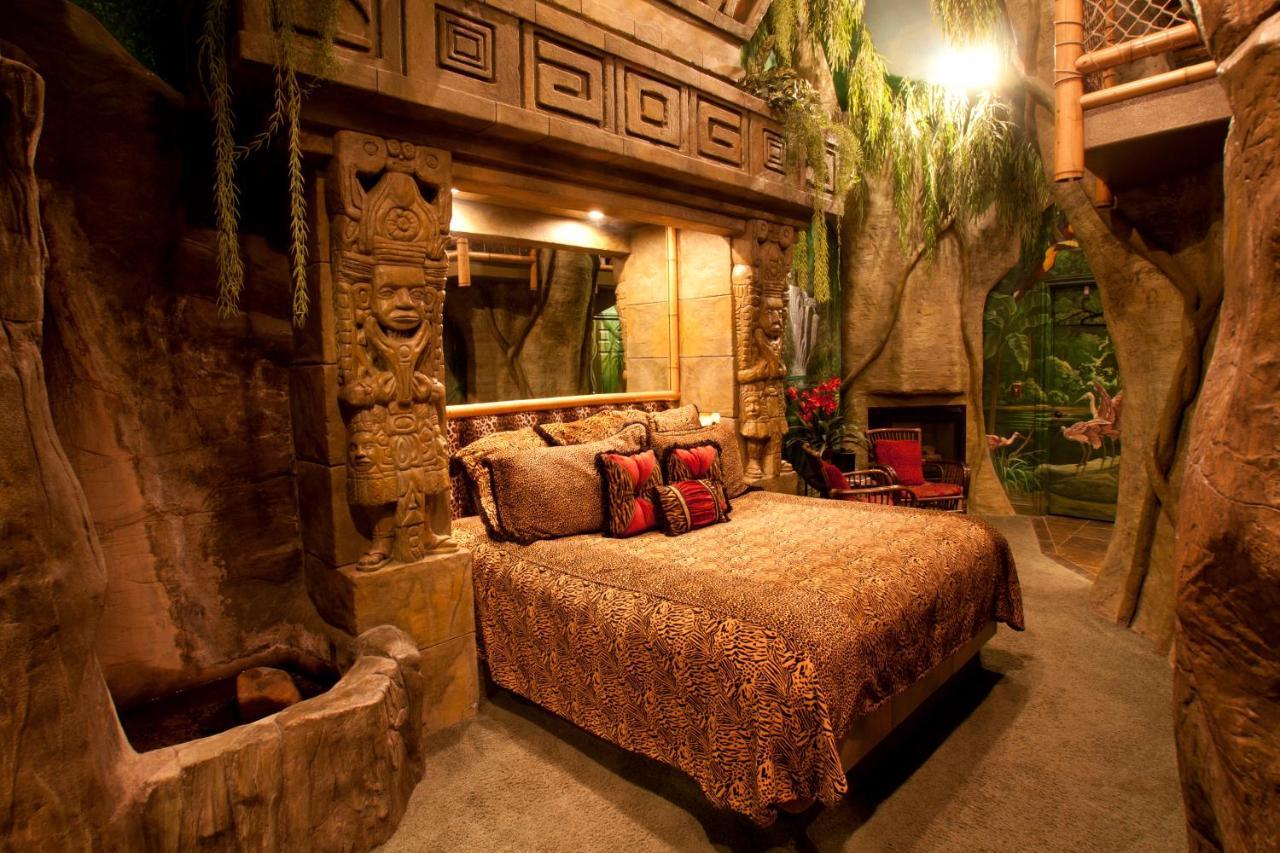Black Swan Inn Luxurious Theme Rooms Поукателоу Екстериор снимка