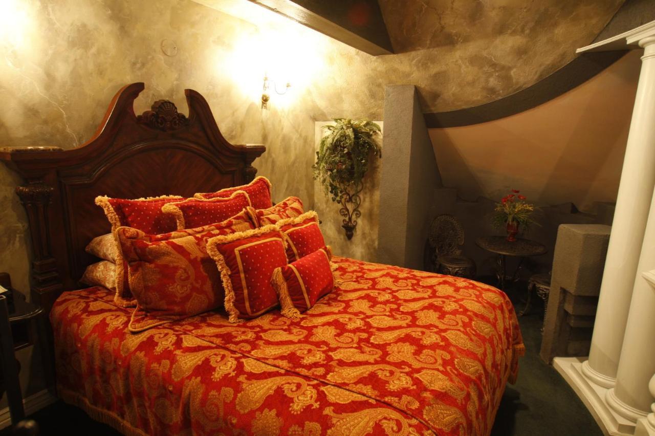 Black Swan Inn Luxurious Theme Rooms Поукателоу Екстериор снимка