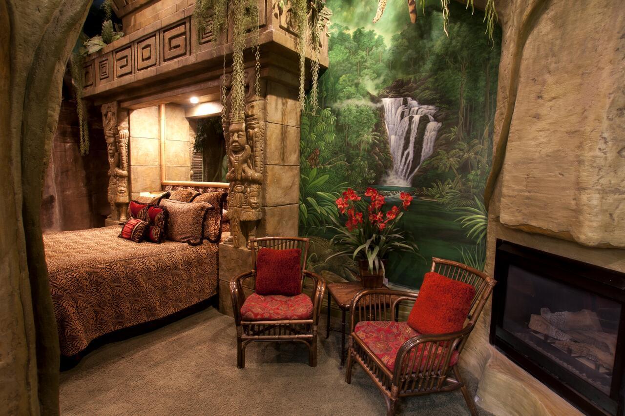 Black Swan Inn Luxurious Theme Rooms Поукателоу Екстериор снимка