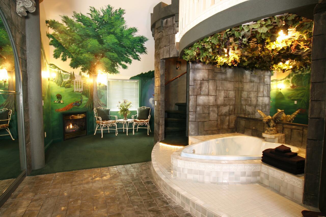 Black Swan Inn Luxurious Theme Rooms Поукателоу Екстериор снимка