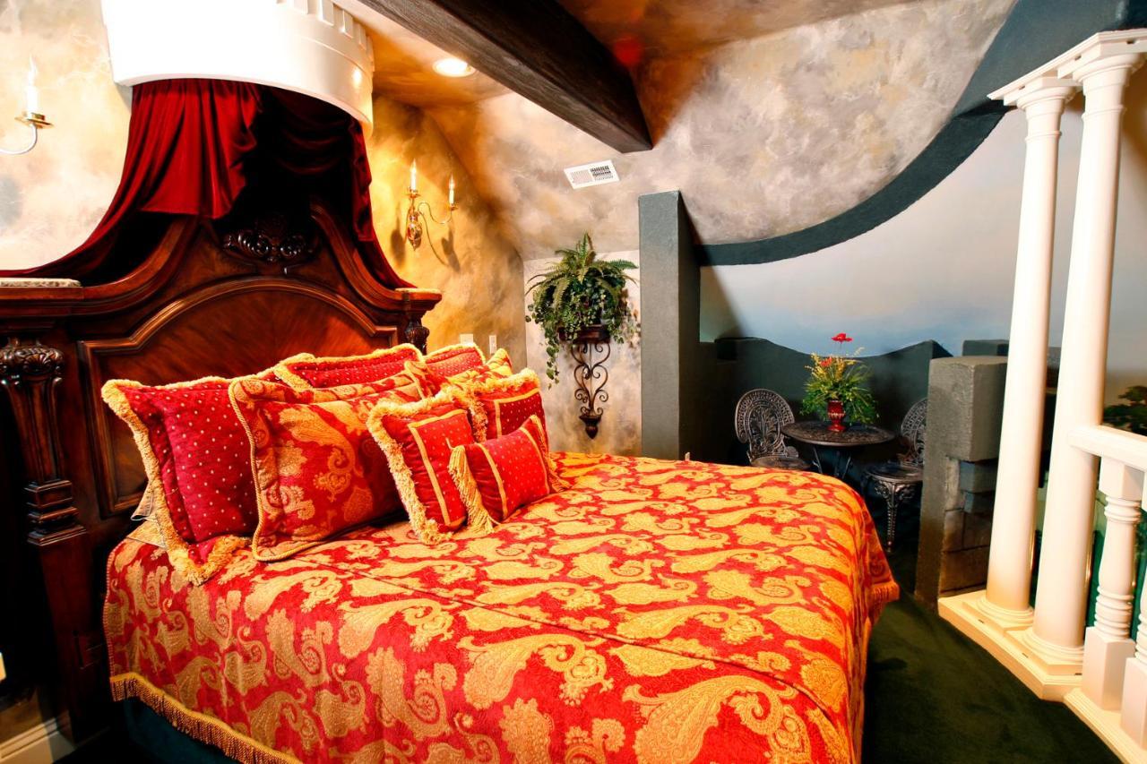 Black Swan Inn Luxurious Theme Rooms Поукателоу Екстериор снимка